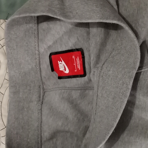 VS pink and Nike crop joggers - Picture 5 of 5